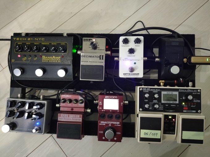 ベーシストの足元.com