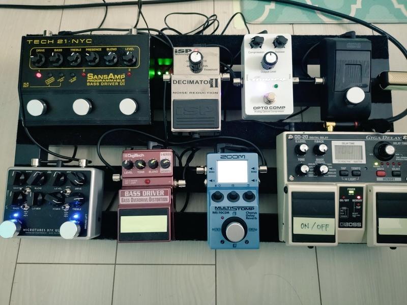 ベーシストの足元.com